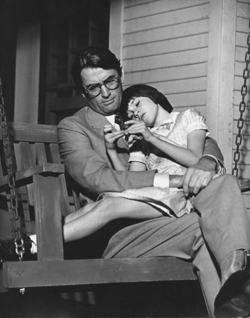lavisant:   Mary Badham and Gregory Peck on the set of To Kill a Mockingbird (1962).