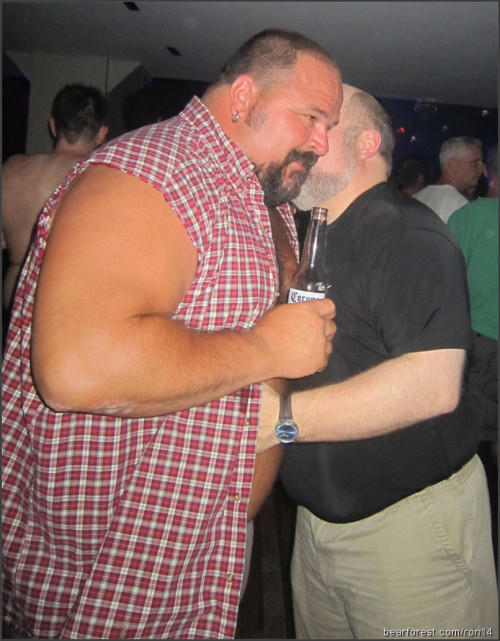rampageoliver: jimbibearfan: copping a belly feel while whispering a secret in his ear…&helli