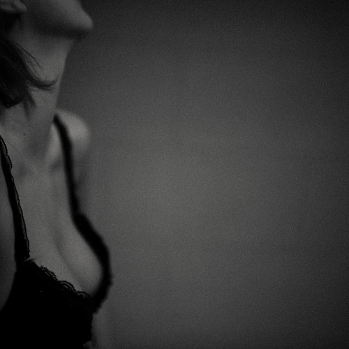 m-as-tu-vu:  我們需要誠實的罩杯。 by 和曦 on Flickr.