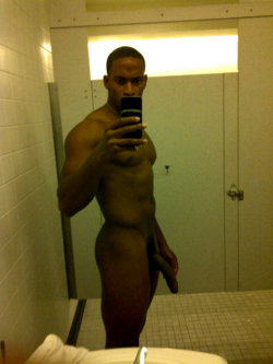 sexxii-dicklover:  Bathroom Pic