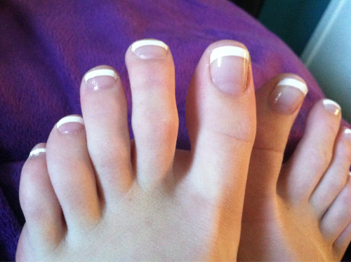 slace:I know I have weird finger-toes.