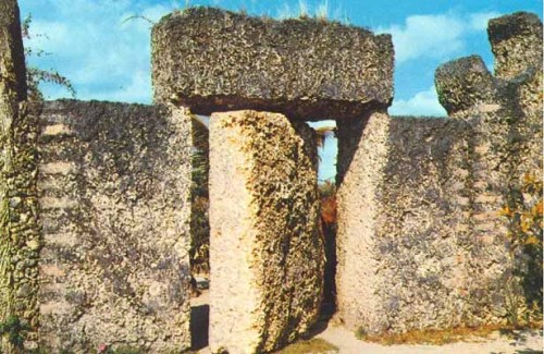 jollyrogers777:  austindpearce:  How did one five-foot-tall, 100-pound man build an intricate rock garden using pieces of coral that weighed several tons each? Coral Castle, in Homestead, Florida, was Latvian immigrant Ed Leedskalnin’s monument to a