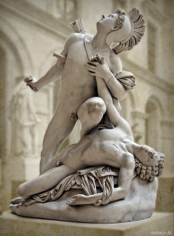 100artistsbook:  Nisus and Euryalus, Jean-Baptiste Roman, Musée du Louvre, Paris I teared up when I saw this sculpture at the Louvre, the dead soldier, his friend holding his hand, ready to join him in the afterlife. 