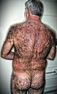 topguy4hry:  Ahhh yeah hairy daddy…take