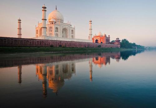 fuckyeahprettyplaces:  The Taj Mahal, Agra, India. 