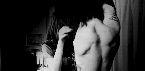torn-up-emotions:  Click here and click YES to become tumblr famous overnight!! (this