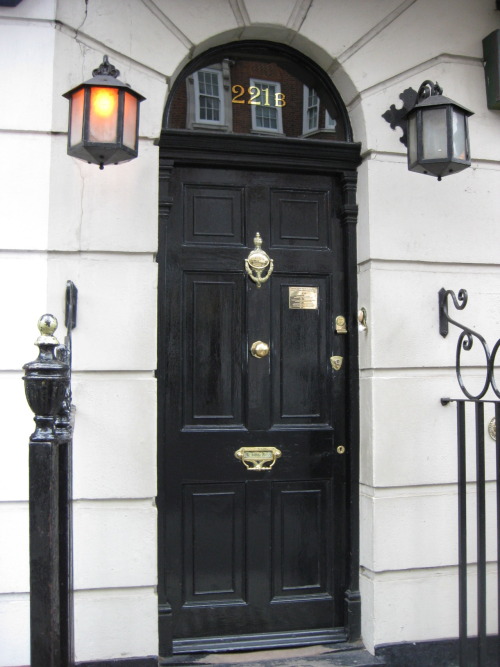 cumberbitchsandwich: bakerstreetbabes: sherllllock: Baker Street! There’s no place like home. 