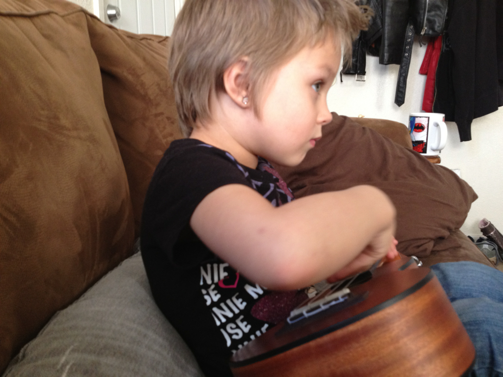 dearscarlet:  Dear Scarlet,  I caved and bought you a ukulele a while back and you’ve