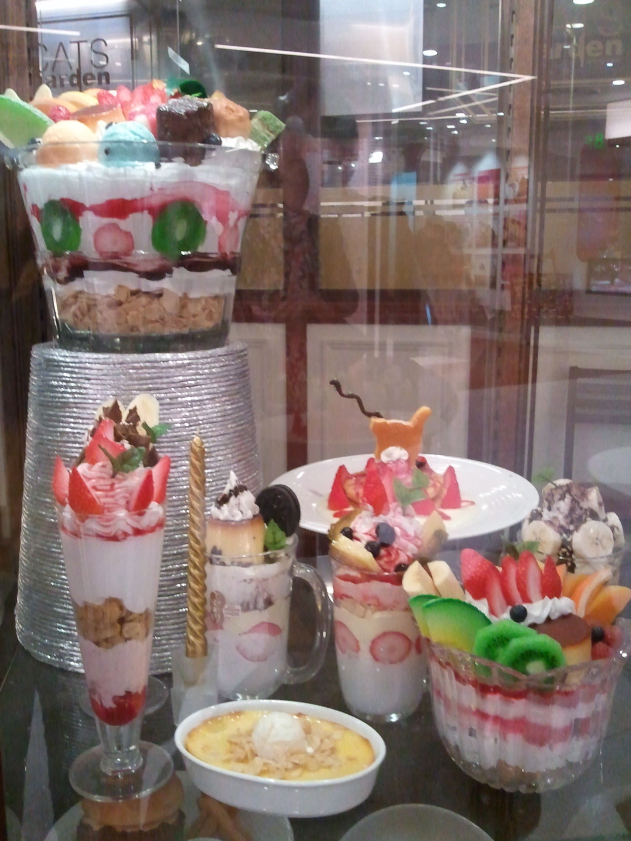 PARFAIT MADNESS I ate that chocolate banana one and it was awesome. The 5,550 yen