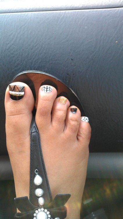piercingsnipplesndimples got her toes out.