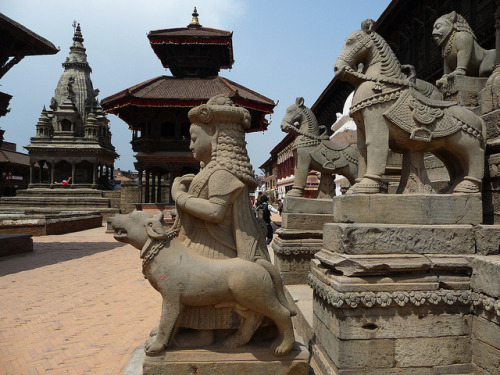 Temple figures detail in Bhaktapur, City of Devotees, Nepal (by Bombarde01).