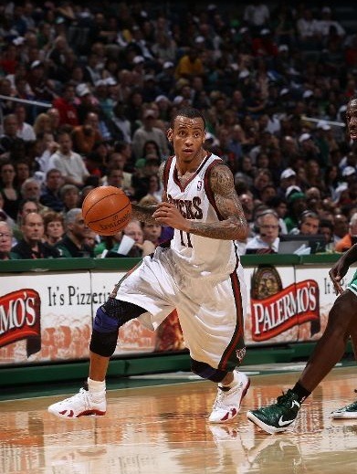 monta ellis rocking the white/red 14s  13 pts 7 ass 1 rbd not quite the same #s he had when he was w/ the warriors but hes new to the milwaukee system he will adjust :)