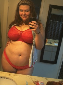 buxombeauties-deactivated201310:  My phat ass in all its glory on this wonderful saturday morning   she&rsquo;s so yummyyy :-)