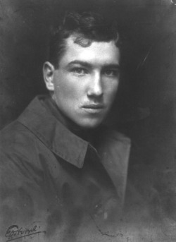 attractivesoldiers:Robert Graves, c. 1914, age 19. Reported dead at the Somme, Graves was one of the few of his generation to survive the war. He became a translator, poet, and novelist, and was the author of I, Claudius. Graves died at the age of 90