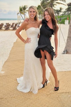 sexyweddinglingerie:  Bride and brides maidâ€¦