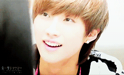 111017 Gwangju Fansign Event   Went from being cute in the third gif to sexy on