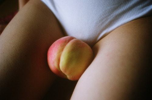 cunnilingusbliss: your pussy is a peach, your bum is a plum and a kiss ain’t a kiss, without s