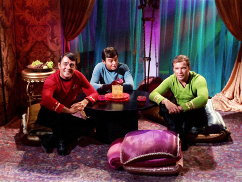 fuckyeahstartrektos: Kirk’s Bachelor Party before he bonds with Spock