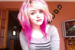 thegirlsofmydreams:  Rebecca Horgan dip dyed hair by RebeccaHFans on Flickr.