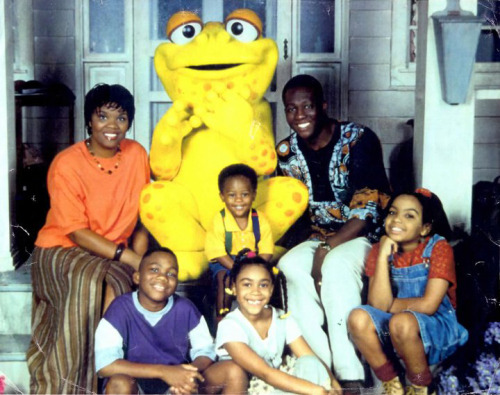 nefertitibynature:  flyandfamousblackgirls: Childhood, childhood…   Gullah Gullah Island! My entire childhood in a nutshell.