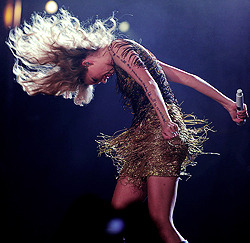 heldyourpride:  Taylor Swift-(S) Speak Now Tour 