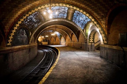 chos:  Deep in the belly of New York’s subway system, a beautiful untouched station resides that has been forgotten for years with only a limited few knowing of its existence. Stunning decoration with tall tiled arches, brass fixtures and skylights