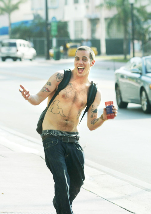 0rchestraofwolves:  f-a-d-e-d-f-a-c-e-s:  in love.  such a ledge 
