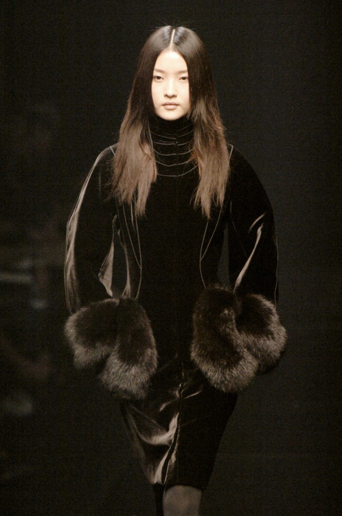 gaptoothbitch:  GIVENCHY HC FW 2006 