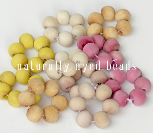 DIY Naturally Dyed Wooden Beads. Remember all those posts with the natural Easter egg dying recipes 