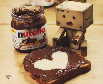 sugaryinspiration:  Inspired by japanese comic (manga) Yotsuba & Danbo tell the story of a little robot made out of cardboard box and his adventure. The teenage photographer Arielle Nadel created her own Danbo and made pictures of his adventures.So