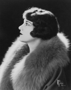 cosmosonic:  Viola Dana  