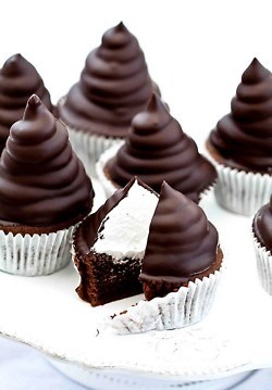 ladyatheist:  grrrljuice:  taylorebonii:  the-absolute-best-posts:  thecakebar: Learn the technique: Hi Hat Cupcakes! Follow this blog, you will love it on your dashboard    WHAT.  This is the most beautiful thing I’ve ever seen. 