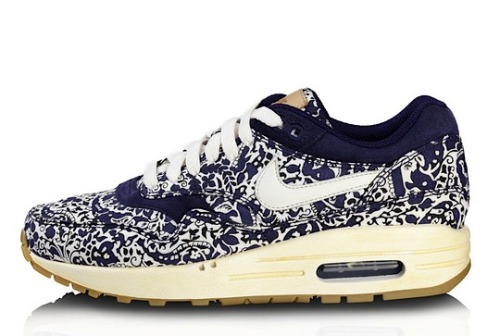 projektz:  Nike x Liberty AM1 