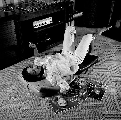 theniftyfifties:Listening to jazz records. Mississippi, 1956.