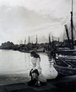  Edouard Boubat, Lella au Concarneau, 1948. 