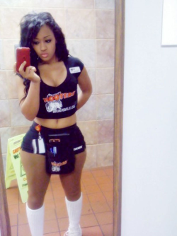 allthickwomen:  Really thick hooters girl.