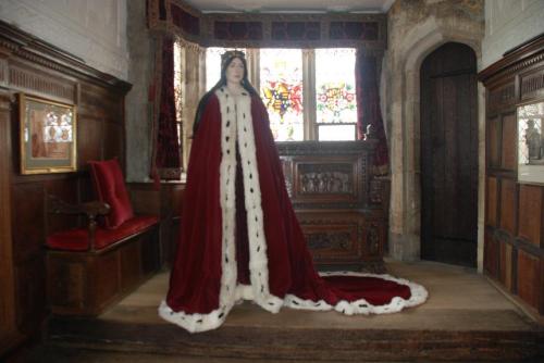 tinywaitress: This lovely Anne Boleyn waxwork was made by very talented Emily Pooley. Emily’s 