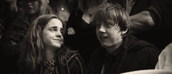 Fr-N: Thatsmysuicideletter:  Emma Watson And Rupert Grint Mirroring Each Other. 