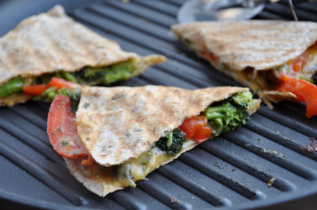 thefitty:  sleepingwithghosts:  broccoli and red pepper quesadillas (click the photo