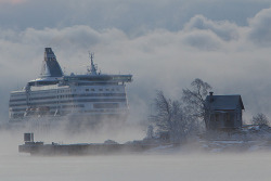 baoziii:  Sea smoke arrival to Helsinki by PPusa on Flickr. 