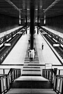 ichliebedichberlin:  Berlin Station Stairs