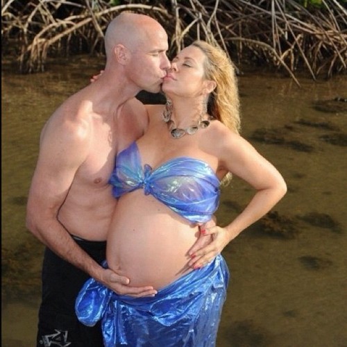 Most awkward family pregnancy photos