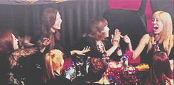  Seohyun's reaction when CN BLUE won an award 