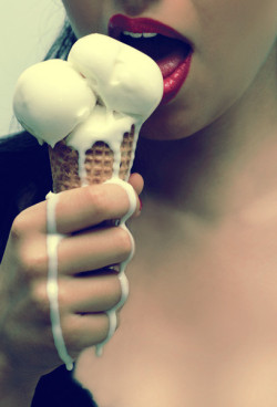 pinksqueeze:  Another ice cream girl. I think