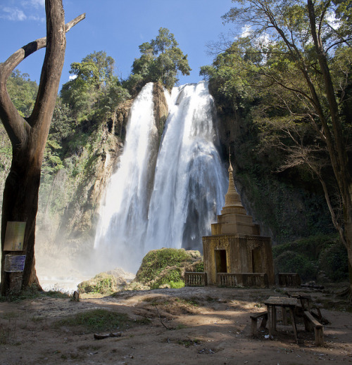 Anisakan Falls near Pyin U Lwin in Myanmar (by iurbi).