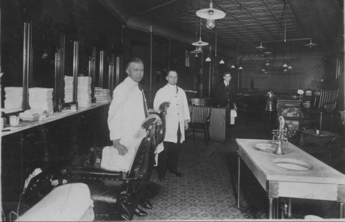 Murdolv’s Barbershop and Billiards, at Lincoln and Fullerton, c.1920. This place looks awesome…