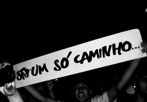 maispertodaprojecao:  “Vejo os leke berrando com a alma, com os nome, cartaz. Se essa porra não for união, eu não sei o que é mais.” 