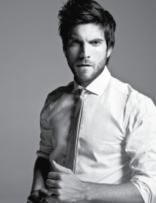 drawing-bored:  well, hello there, wes bentley. 