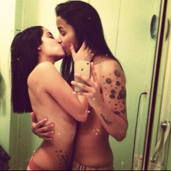 lipsticklesbians.tumblr.com post 21559027033