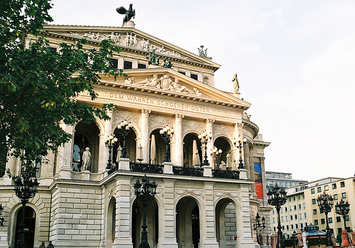 namasteh:Frankfurt Opera House (by traceyjohns)